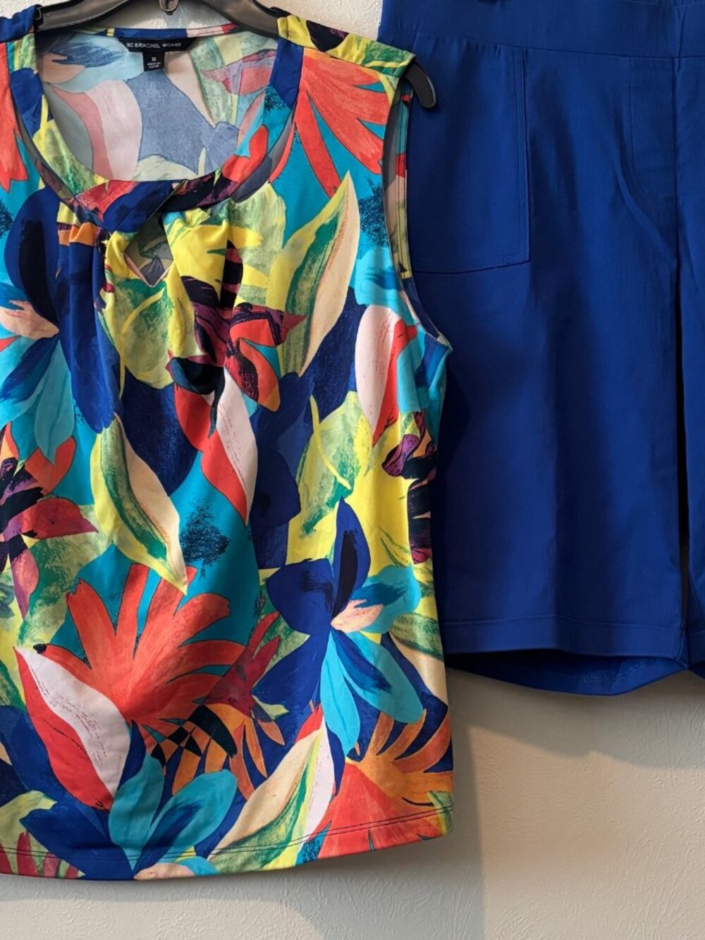 Zac & Rachel Woman Multi-Color Tropical Printed Sleeveless Blouse - Size 1X